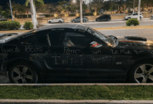 ¿TRAVESURA O FALTA DE CIVILIDAD Auto deportivo anónimo aparece rayado, salió caro la travesura