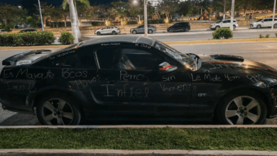 ¿TRAVESURA O FALTA DE CIVILIDAD Auto deportivo anónimo aparece rayado, salió caro la travesura