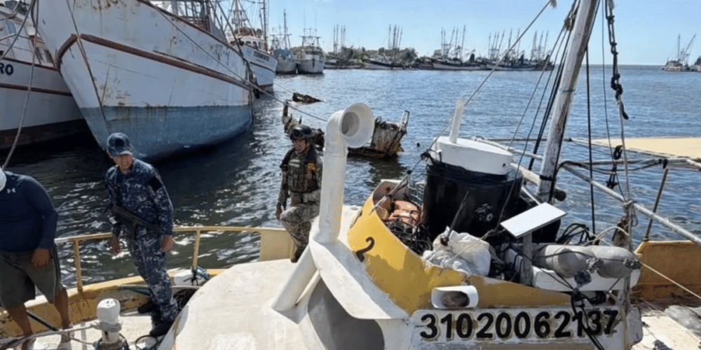 Aseguran embarcación por pesca ilegal frente a costas de Campeche
