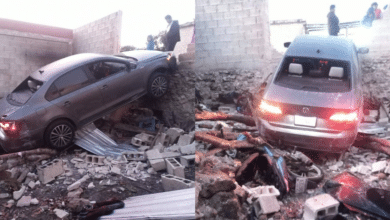 Conductor presuntamente alcoholizado derriba barda y cae en un domicilio en Champotón