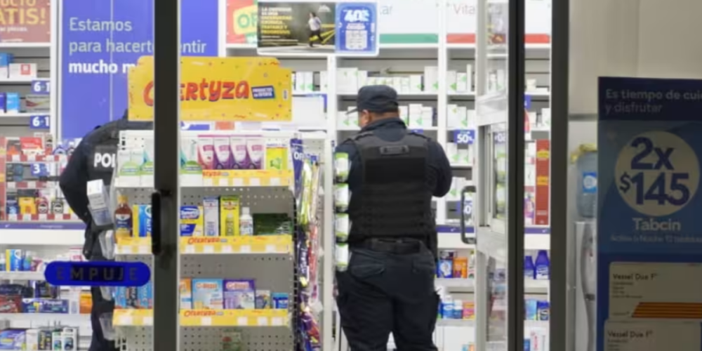 Frustran intento de robo en farmacia