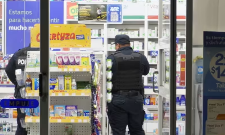 Frustran intento de robo en farmacia