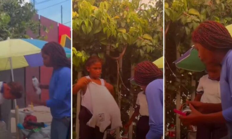 Madre limpia vidrios arregla a sus hijos en un semáforo