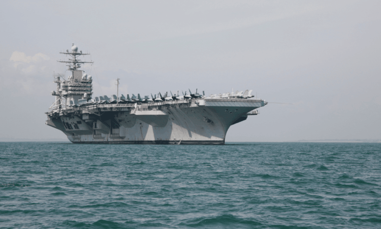 Estados Unidos ordenó el despliegue de un segundo portaaviones en Oriente Medio para fortalecer su presencia estratégica frente a Irán, en un contexto marcado por negociaciones diplomáticas y advertencias cruzadas sobre el programa nuclear iraní.