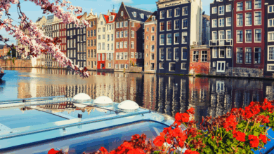 Ámsterdam seduce con sus icónicos canales, bicicletas, arquitectura del siglo XVII y una oferta cultural encabezada por el Museo Van Gogh y la Casa de Ana Frank.