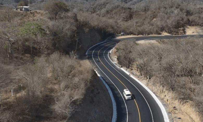 Se moderniza carretera Salina Cruz -Zihuatanejo en beneficio de 1.9 m de habitantes (Foto de SICT)