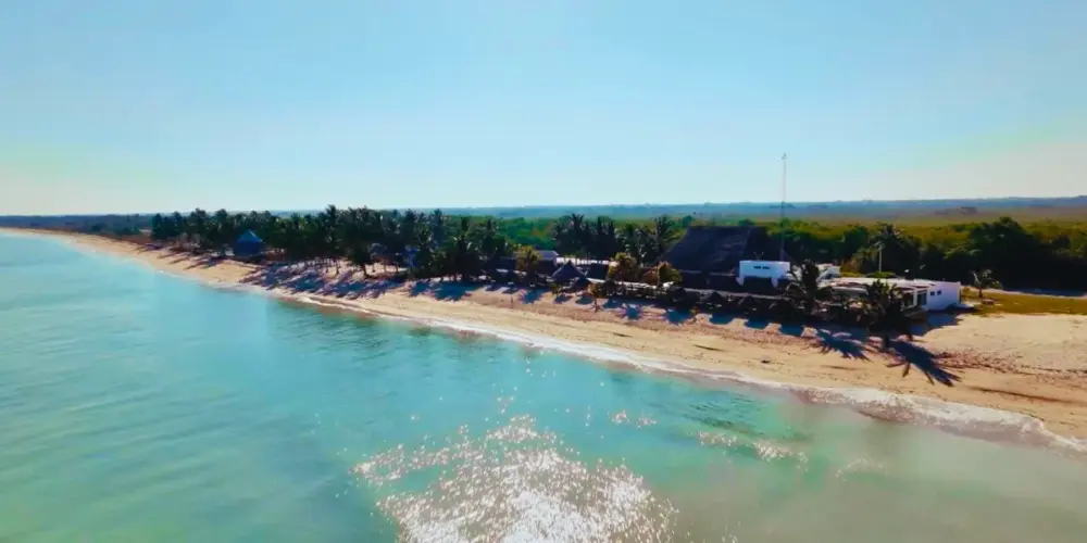 Megaoperativo libera de invasiones el malecón de Campeche