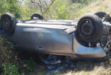 Mujeres sobreviven en aparatosa volcadura en la vía Sabancuy–Isla Aguada