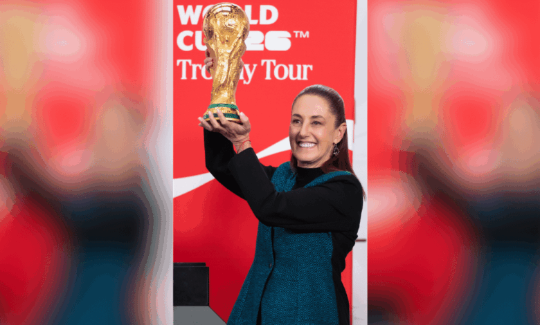 Sheinbaum, primera en levantar la Copa