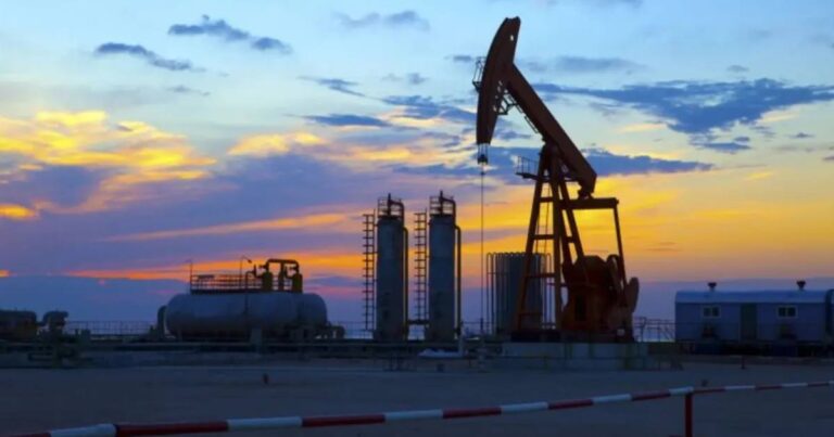 Precios del petróleo suben y rozan los 120 dólares por barril