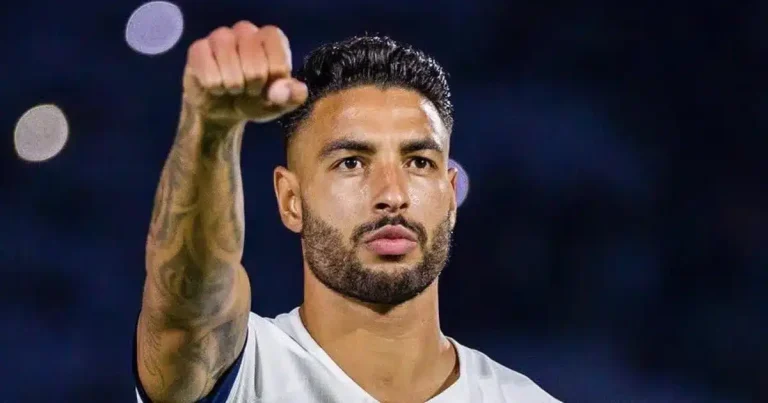 nathan silva toca el trofeo de liga mx y desata temor en pumas (1)