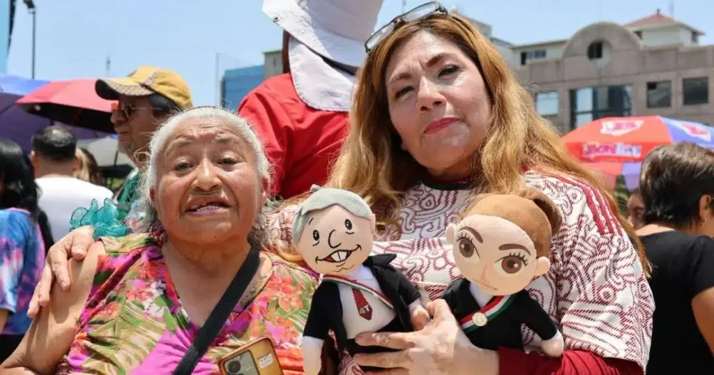 sheinbaum celebra dos años de triunfo ante 130 mil simpatizantes en el monumento a la revolución(2)