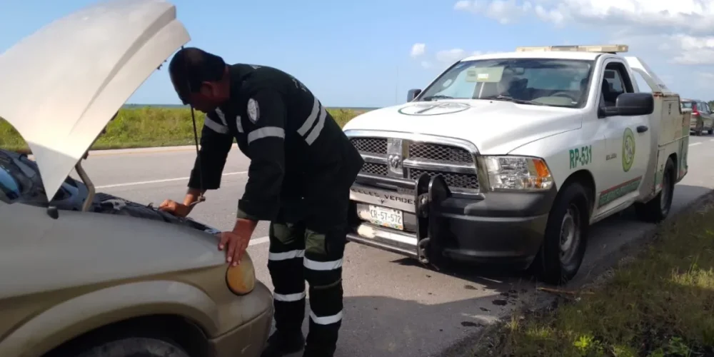 Ángeles verdes atienden a 150 viajeros en campeche