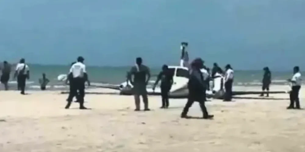 avioneta aterriza de emergencia en playa de carmen