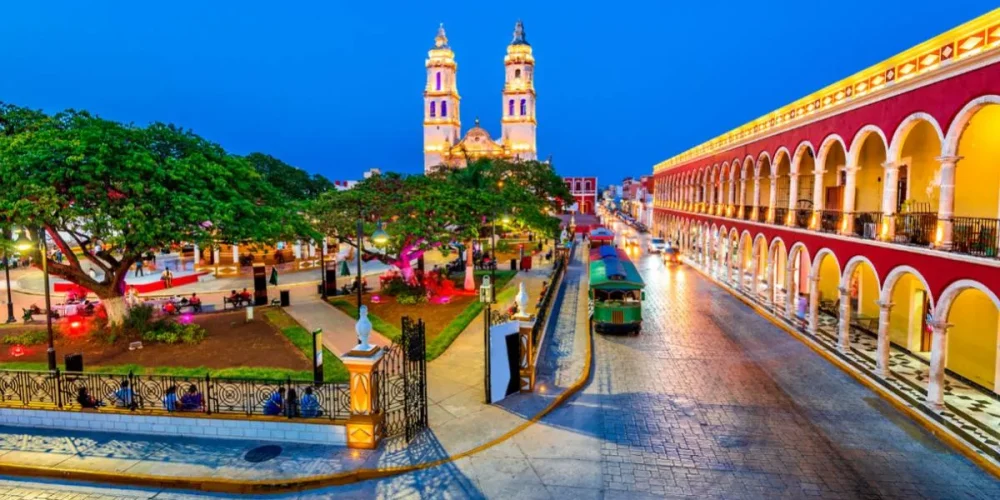 Las coloridas fachadas del Centro Histórico enamoran a los visitantes