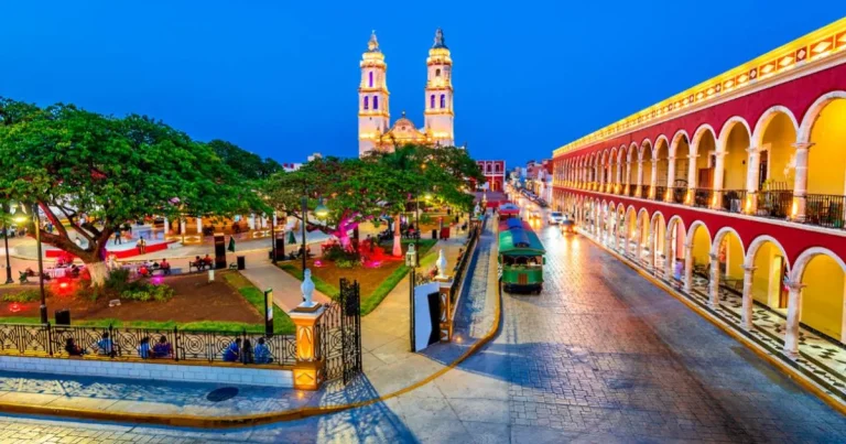 Las coloridas fachadas del Centro Histórico enamoran a los visitantes