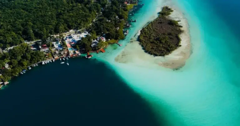 cenote esmeralda, el impresionante ojo de agua que da vida a la laguna de bacalar