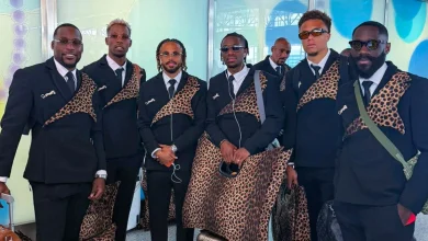 congo sorprende con elegante atuendo en su llegada al mundial 2026
