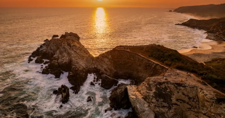 Pozas naturales y refrescantes en Punta Cometa (Foto de Sectur Oaxaca)