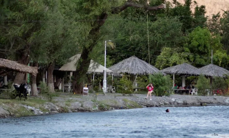 piedra acampanada el balneario de aguas termales escondido en colima