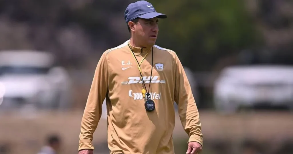 pumas se queda sin técnico, se va efraín juárez (2)