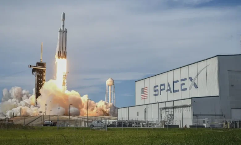 spacex apunta a una valuación récord y podría convertir a elon musk en el primer trillonario del mundo