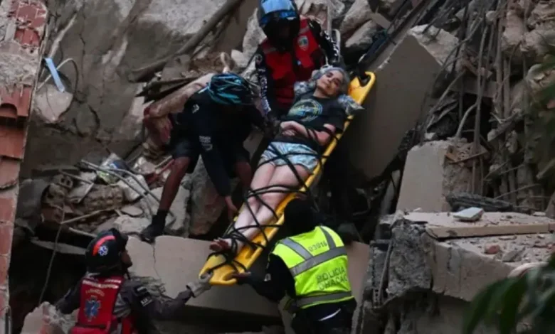 a un mes del terremoto en venezuela, familias siguen buscando a sus desaparecidos entre los escombros