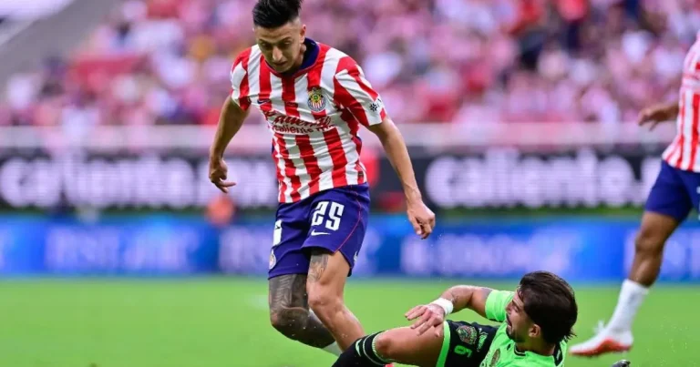 chivas vence a juárez con gol agónico de alvarado