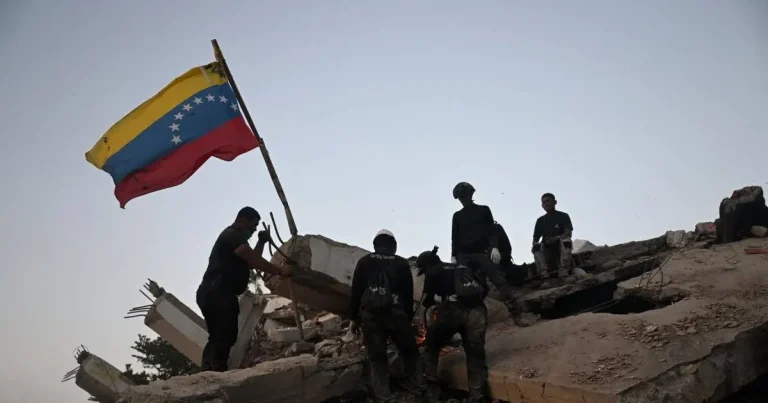 Más de 5 mil personas sin vida a un mes del terremoto en Venezuela