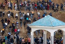 video caos en ceuta miles de marroquíes cruzan la frontera y piden reforzar la seguridad