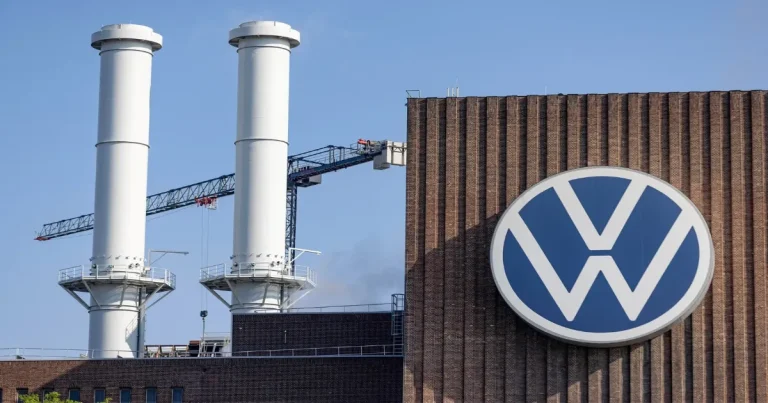volkswagen reducirá hasta la mitad de sus modelos para enfrentar la competencia china y la caída de ventas