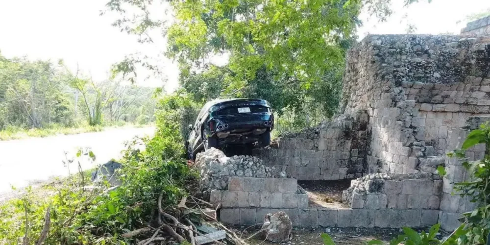 auto termina dentro de zona maya de tohcok en campeche