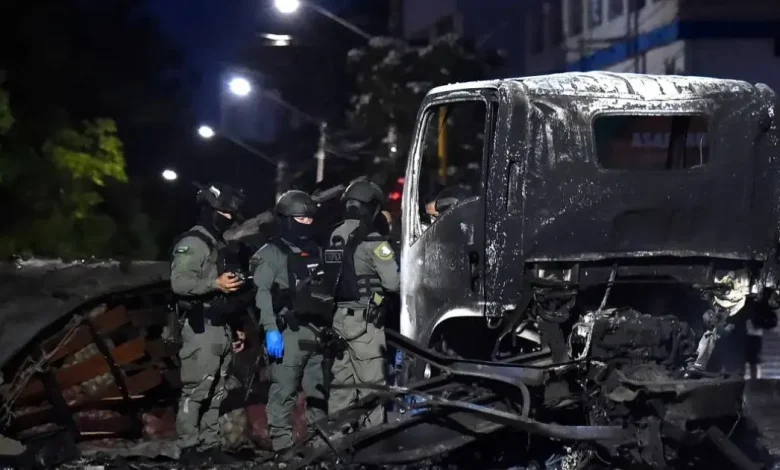 Camión bomba estalla frente a estación de policía en Colombia