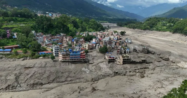 inundaciones en nepal dejan más de 558 muertos