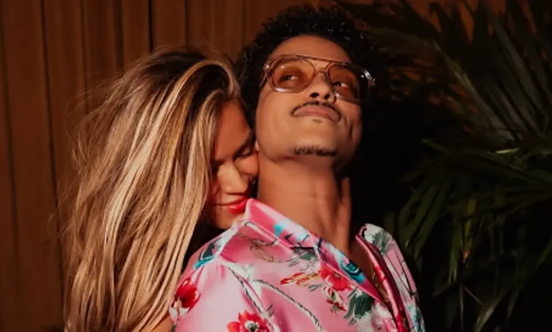 karol g y bruno mars desatan rumores de romance tras compartir fotos juntos