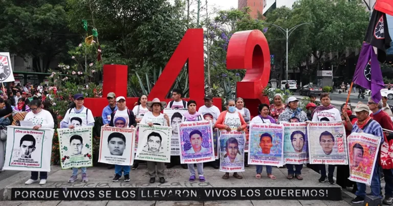 Nuevos indicios forenses y análisis de restos calcinados reorientan las indagatorias del caso Ayotzinapa (Foto Cuartoscuro)
