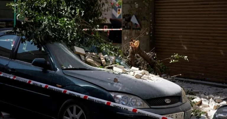 sismo de magnitud 4.8 sacude granada, españa deja tres heridos y evacúan la alhambra