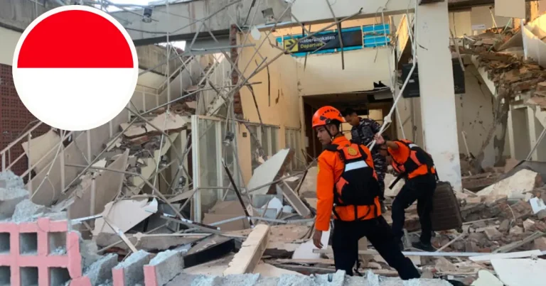 Trágico sismo sacude el este de Indonesia y deja decenas de víctimas (Foto AP)