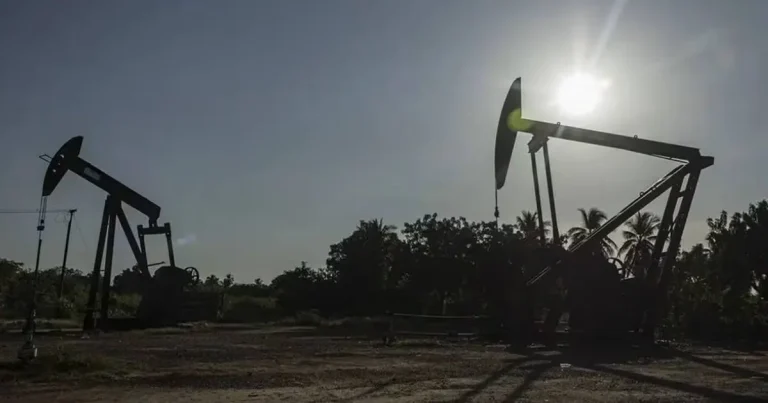 Acuerdo petrolero entre Estados Unidos y Venezuela será concesión de un siglo