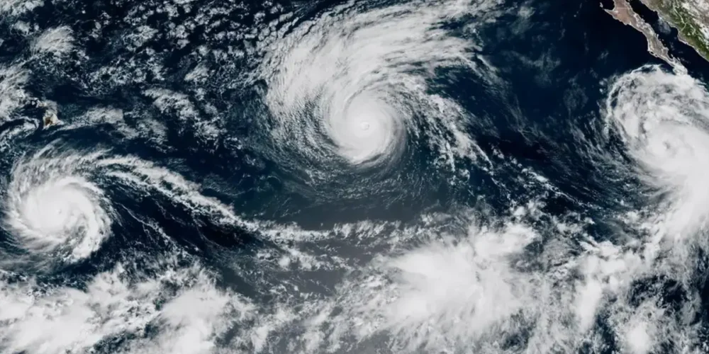 el niño alinea tres huracanes en el pacífico