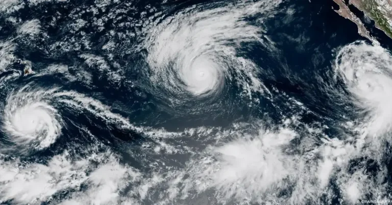 el niño alinea tres huracanes en el pacífico
