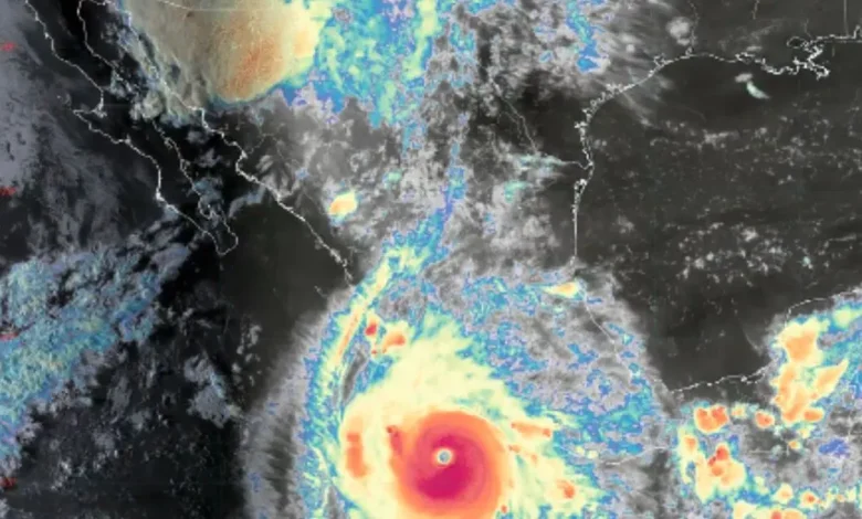 huracán polo vuelve a categoría 5 y provoca fuertes lluvias en guerrero y michoacán