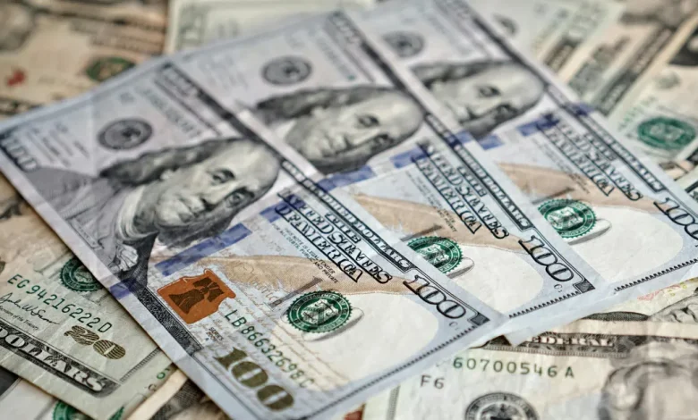 peso mexicano cae frente al dólar y toca nivel de julio