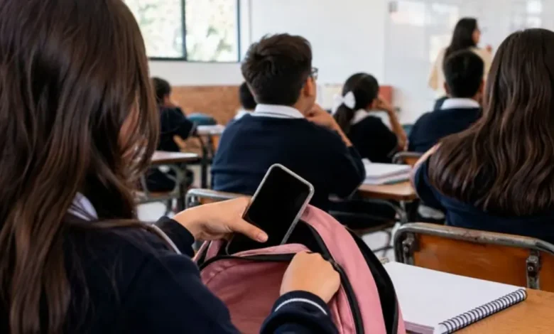 sep restringe uso de celulares en escuelas de méxico la medida entra en vigor el 3 de noviembre