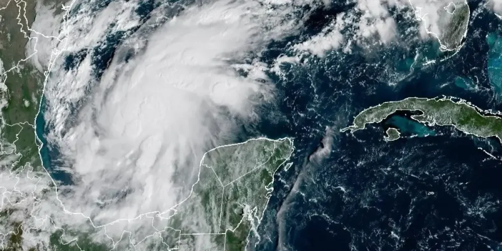 cierran puertos en campeche por efectos de la tormenta isaías