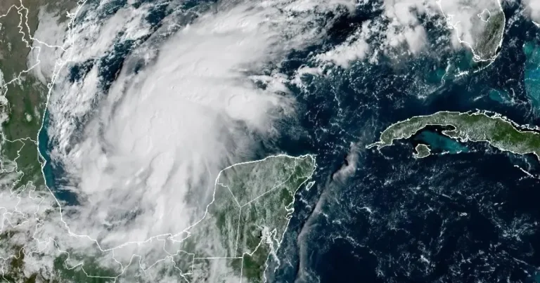 cierran puertos en campeche por efectos de la tormenta isaías