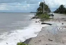 deslave en la carretera 180 de ciudad del carmen por fuerte oleaje
