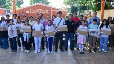 formación jaguar entrega laptops a estudiantes del sitet