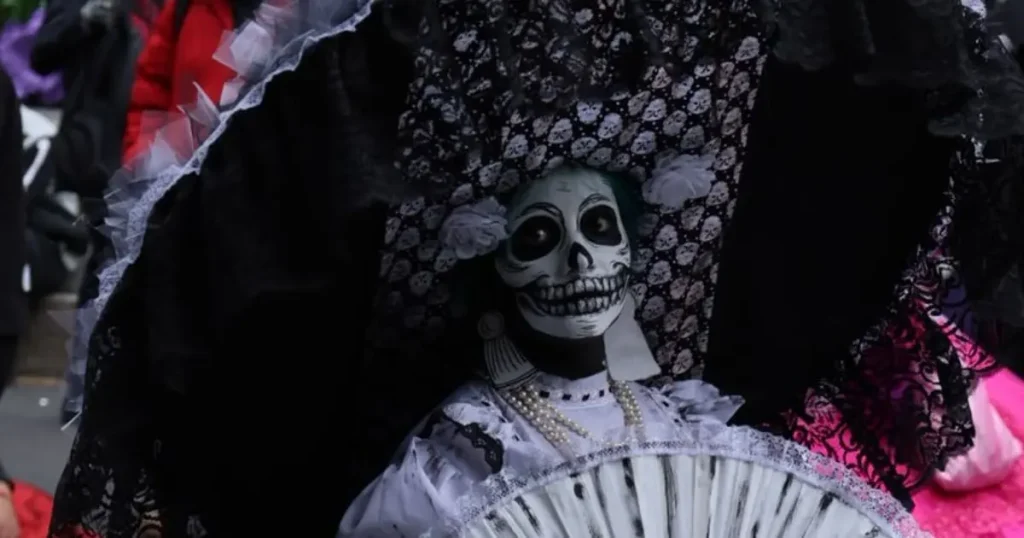 catrinas toman reforma por día de muertos(1)