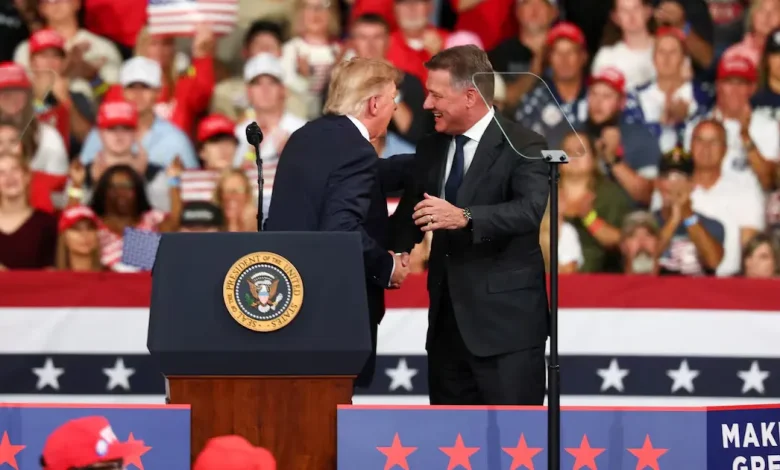ceo de audi enfrenta críticas por aparecer con trump
